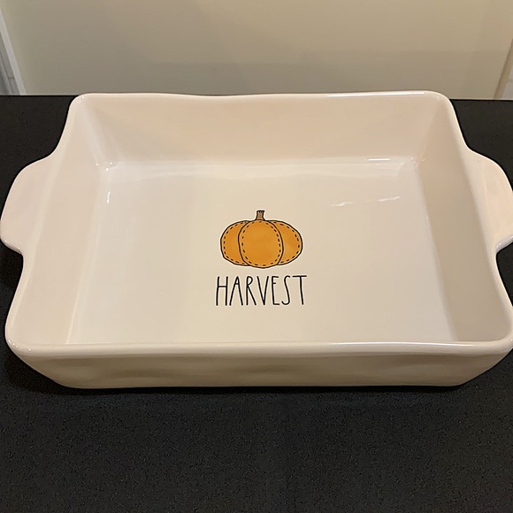 RAE DUNN HARVEST BAKING DISH with a Pumpkin and the word HARVEST…Fall 🍁🍂🧡🤎💛 - Picture 2 of 7